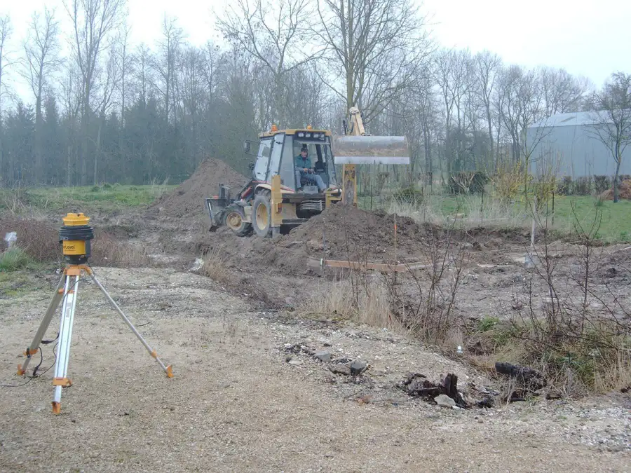 Modelage d'un terrain avec mini-pelle par BR Entreprise