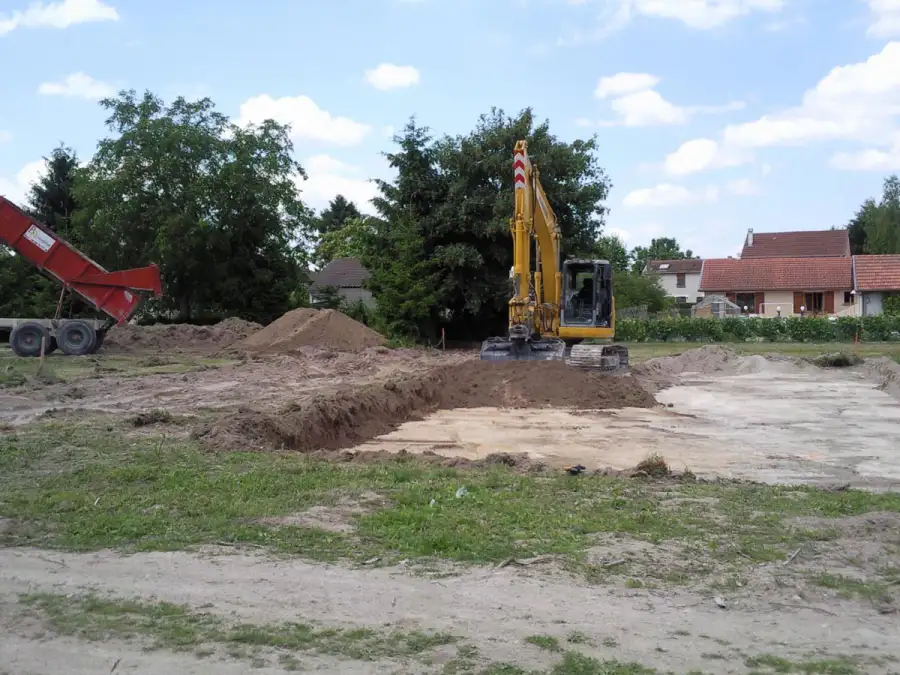 Décapage de la terre végétale avant travaux par BR Entreprise